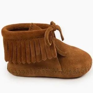 Minnetonka Booties (Sz. 4)